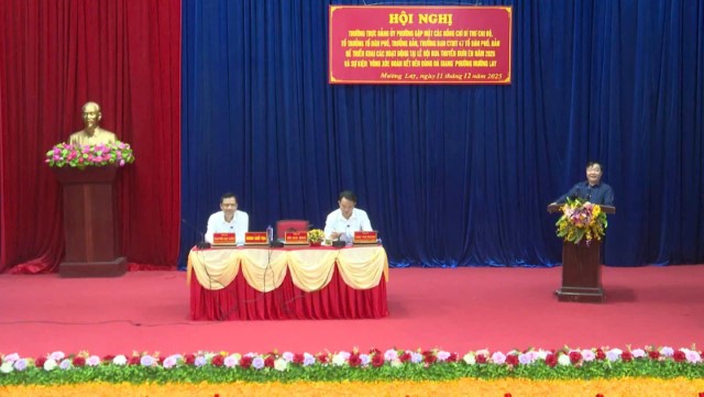 Mường Lay gặp mặt đại diện các tổ dân phố, bản chuẩn bị tổ chức Lễ hội Đua thuyền...